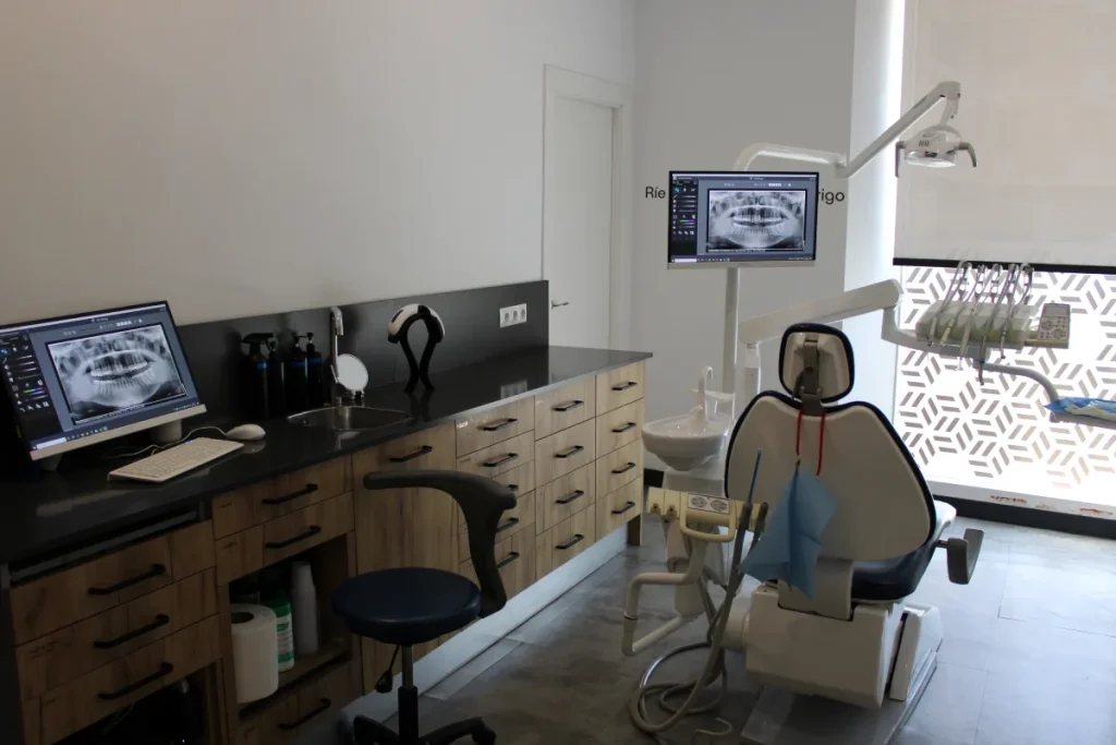Gabinete dental instalaciones modernas Orthodontic Sevilla Dos Hermanas